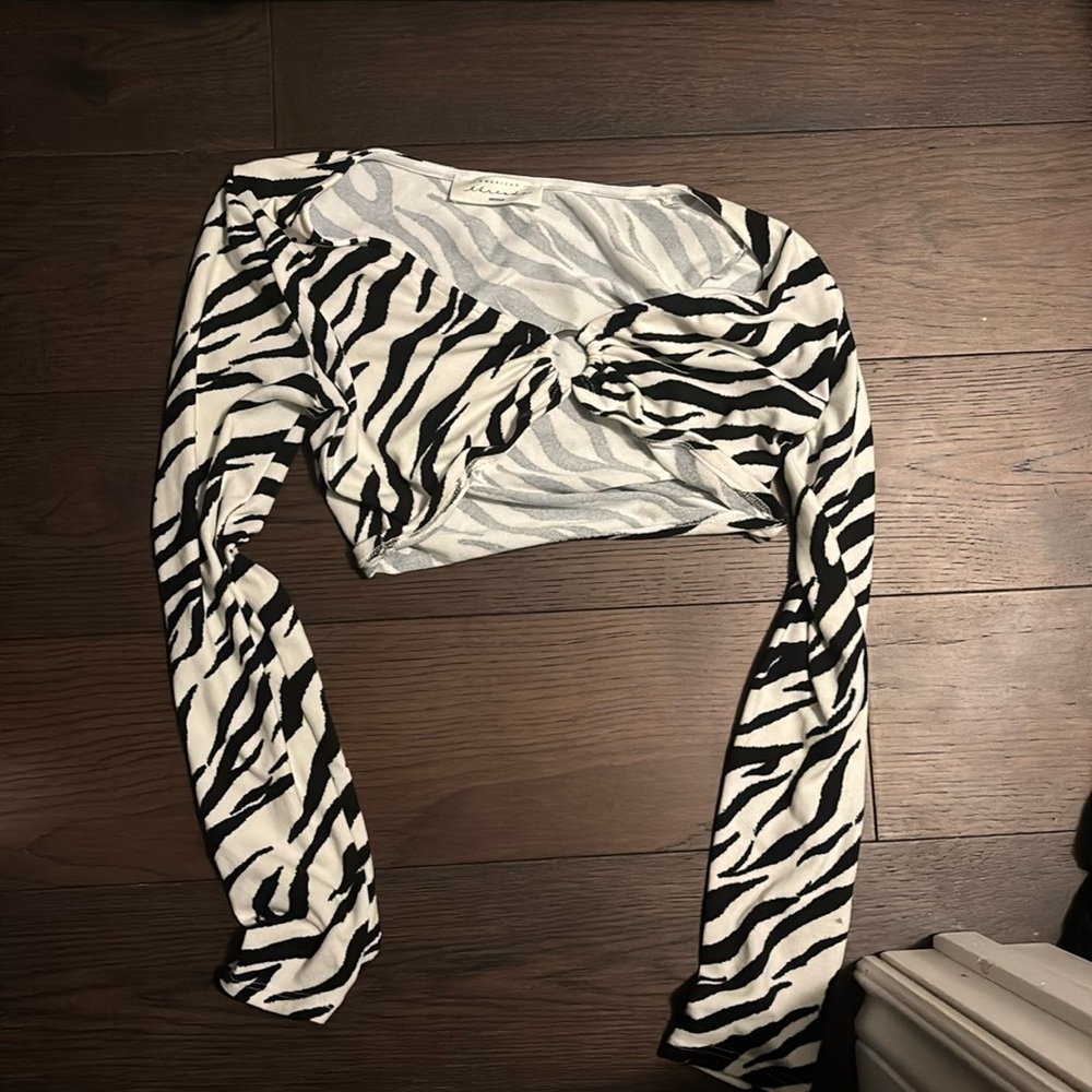 Black and white zebra top
